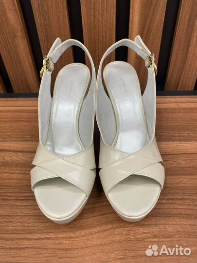 Босоножки женские