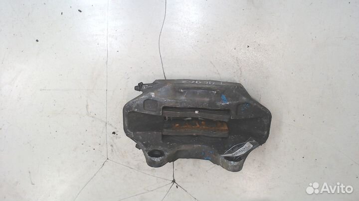 Суппорт правый передний Volkswagen Touareg