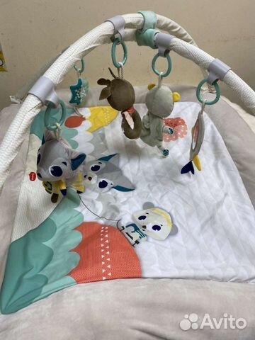 Детский коврик с игрушками