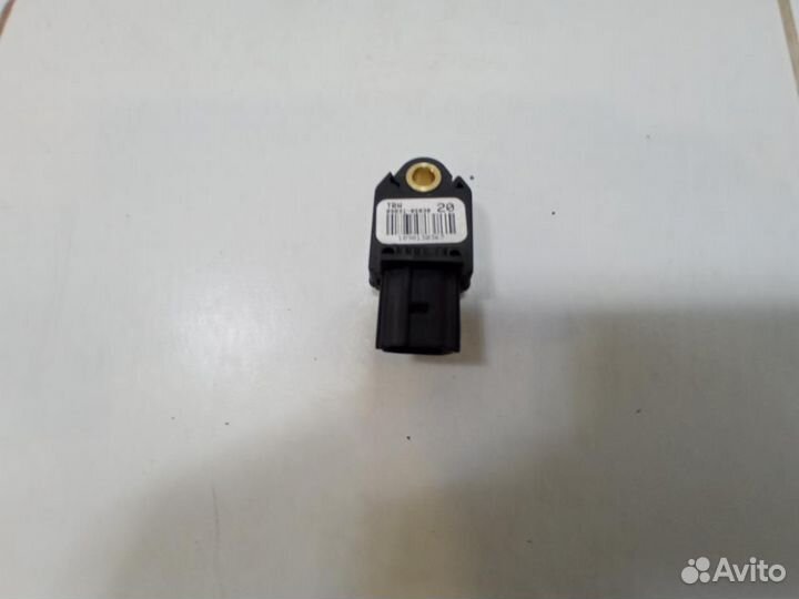 Датчик airbag Toyota Avensis T270 ZRT271 2008-2012