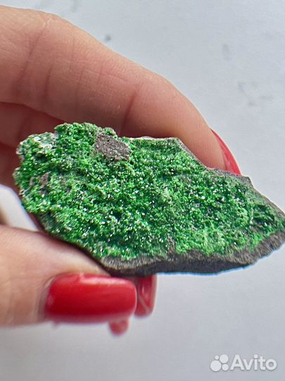 Уваровит минерал коллекционный