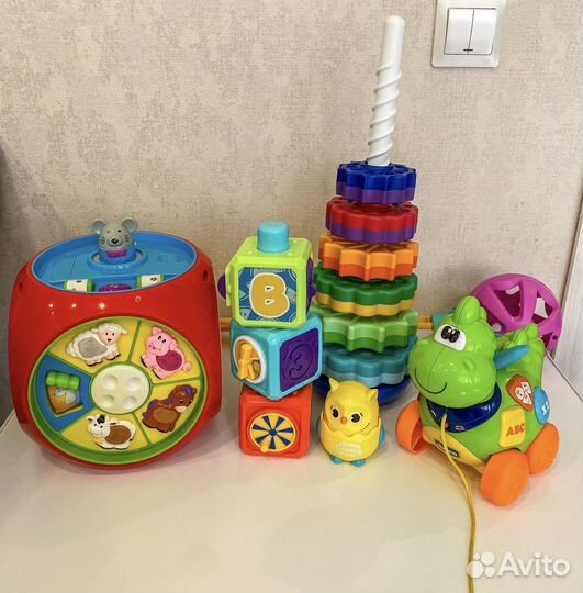 Развивающие игрушки для малышей пакетом