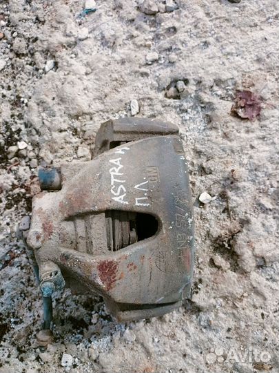 Тормозной суппорт передний левый Opel Astra H