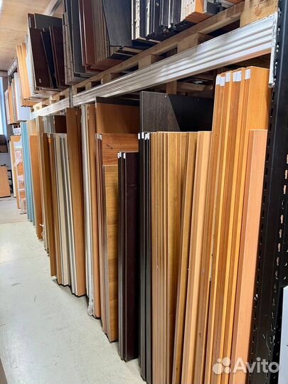 Офисная мебель б/у столы тумбы кресла