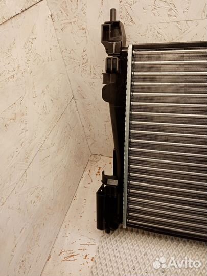 Радиатор охлаждения Opel Corsa D