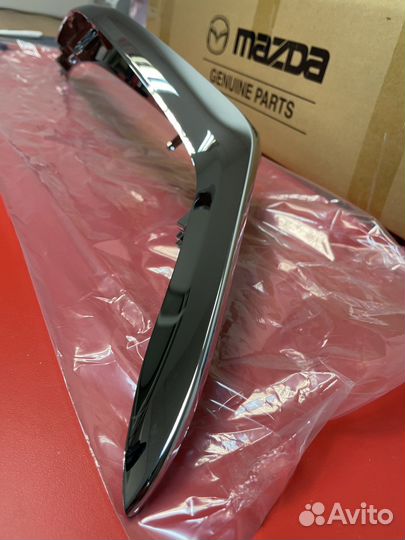 Молдинг решетки радиатора левый CX-5 kb8a507k1b