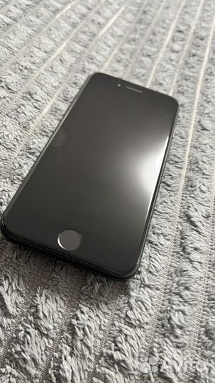 iPhone SE, 64 ГБ