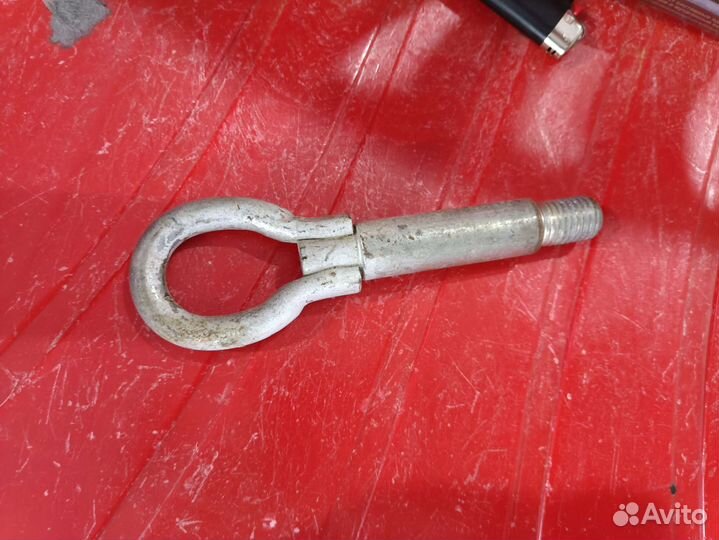 Крюк буксировочный на фольцваген поло
