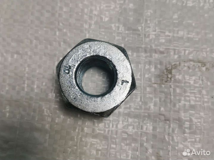 Гайка шпильки колеса левая