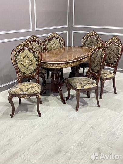 Стол со стульями