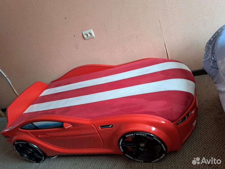 Детская кровать машина