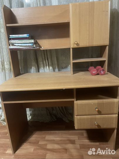 Компьютерный стол, кухонный стол