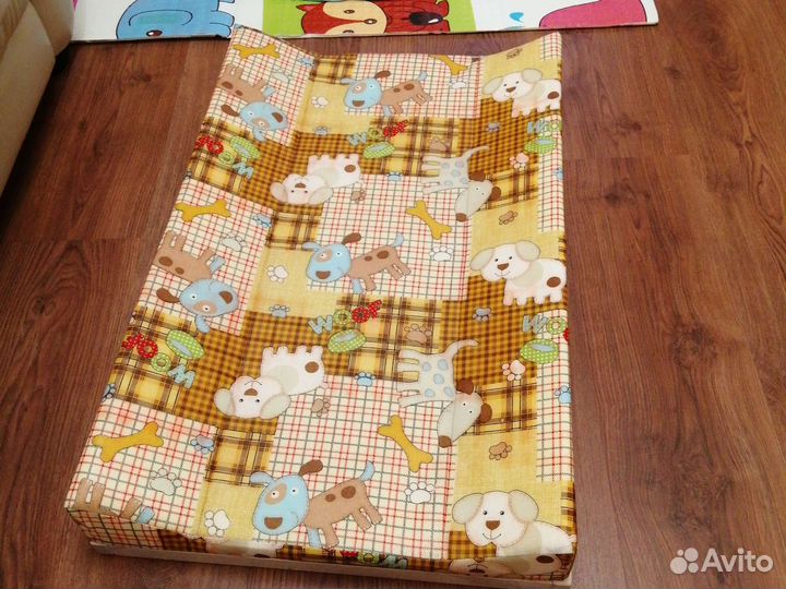 Пеленальная доска на кроватку