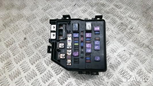 Блок предохранителей honda civic 8 (GNT02M102)