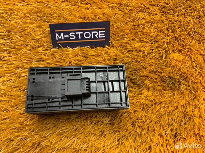 Блок управления стеклоподъемниками передний правый