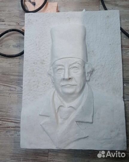 Таблички Бюсты Портреты из бронзы, бетона,пластика