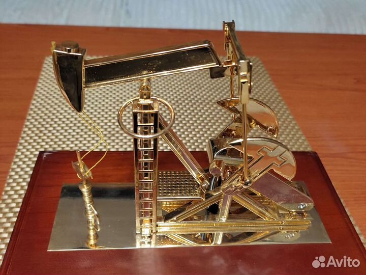 Нефтяная вышка. Макет нефтяной качалке