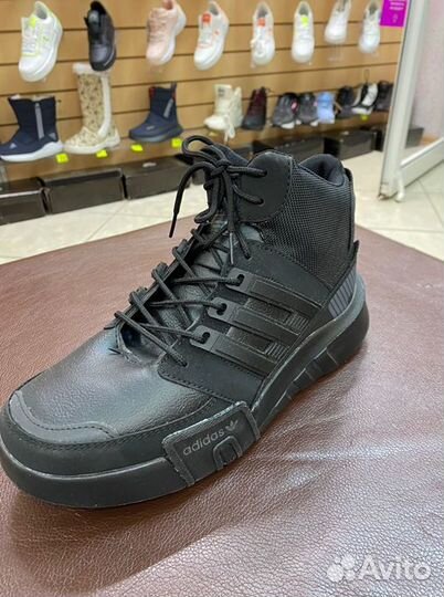 Зимние кроссовки adidas