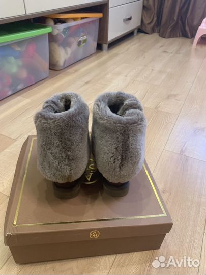 Угги (ботинки на танкетке )