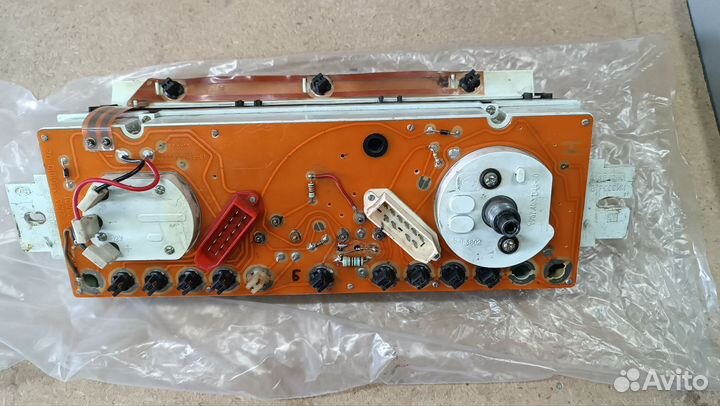 Приборная панель Нива 21213