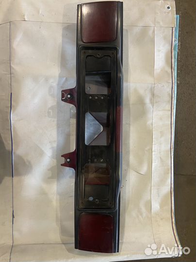 Вставка багажника Nissan Sunny SNB13