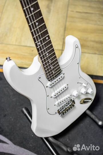 Электрогитара новая