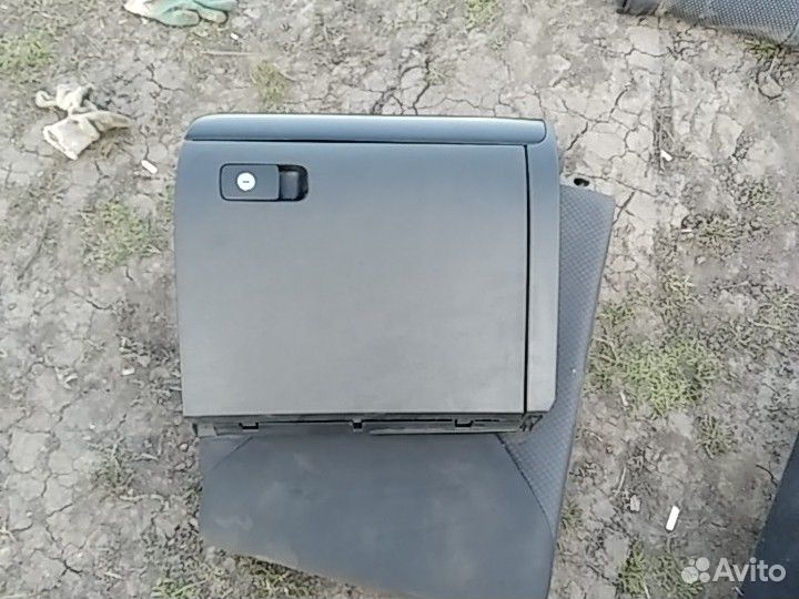 Бардачок Volkswagen Jetta 6