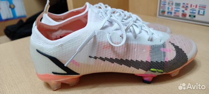 Футбольные бутсы nike