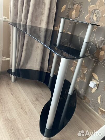 Угловой письменный стол