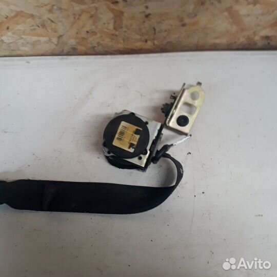 Ремень безопасности задний правый Toyota Avensis