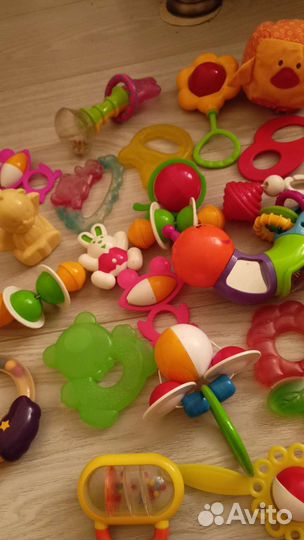 Мобиль и погремушки