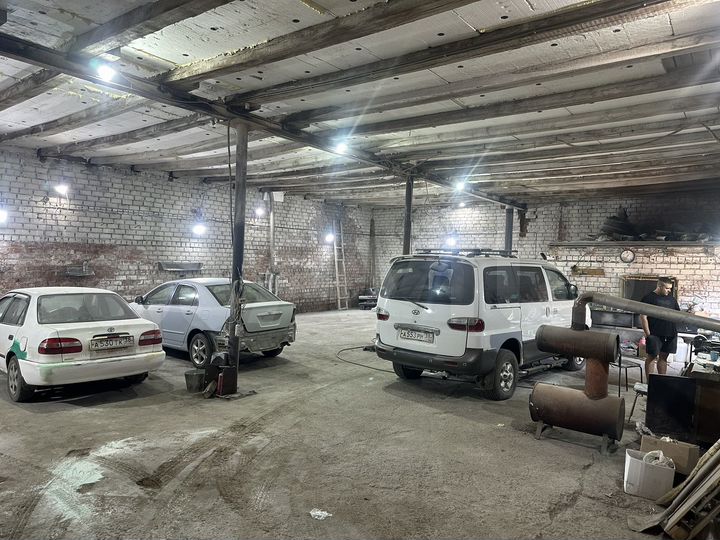 Гараж, > 30 м²