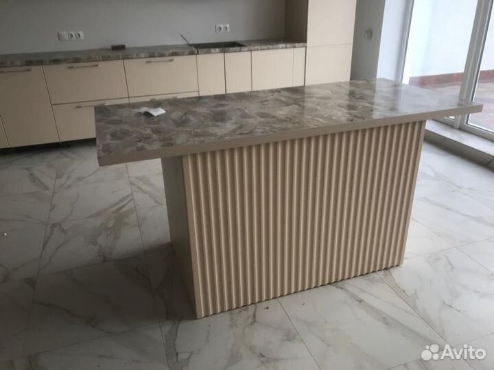 Кухня под потолок