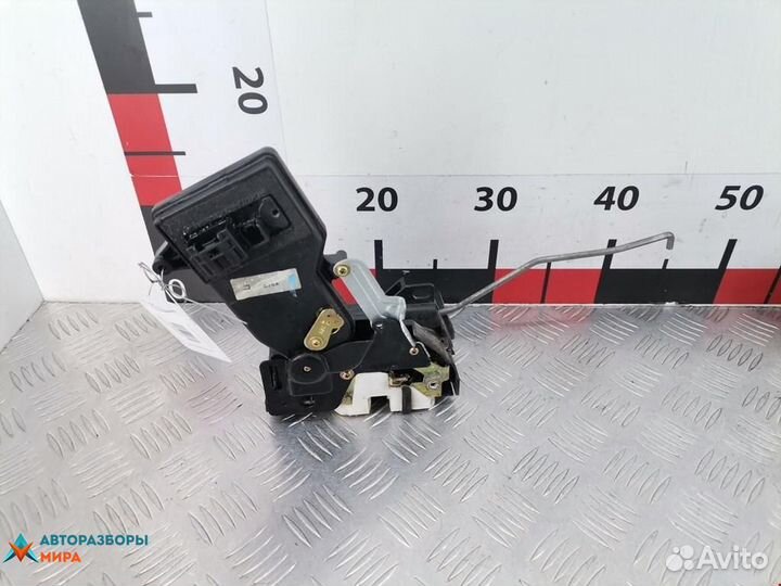 Замок двери передней правой Mazda 6 GG 2005