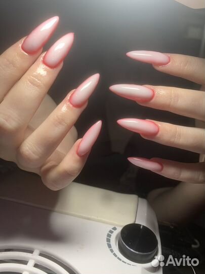 Модель на маникюр
