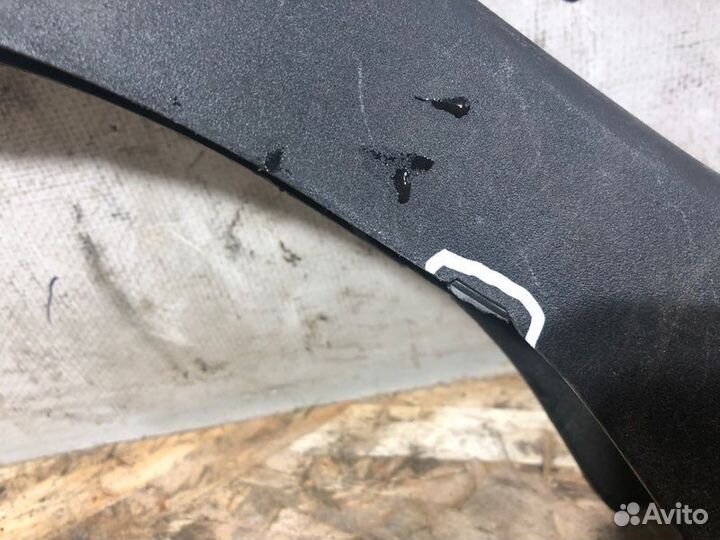 Накладка петли багажника правая Mercedes-Benz