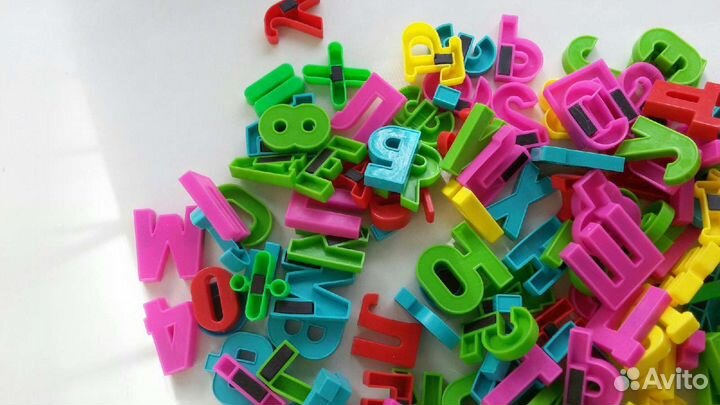 Набор магнитов с буквами и цифрами