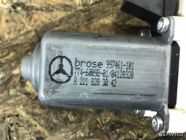 Моторчик стеклоподъемника задний правый