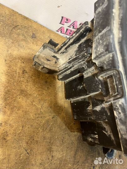 Блок предохранителей Renault Logan