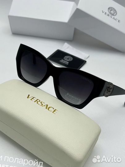 Солнцезащитные очки versace