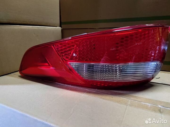 Фонарь задний внешний KIA RIO 10-14 лев/пр