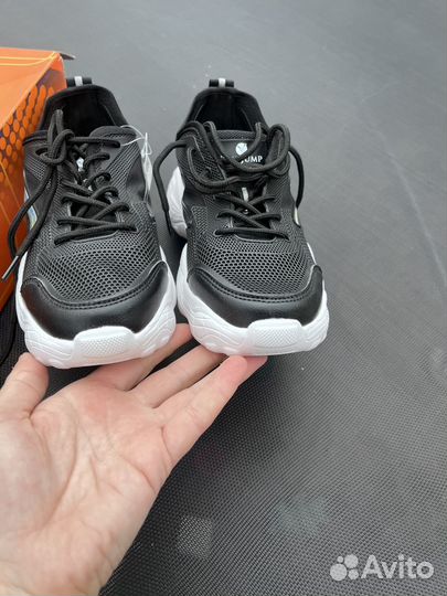 Новые кроссовки черные женские 37