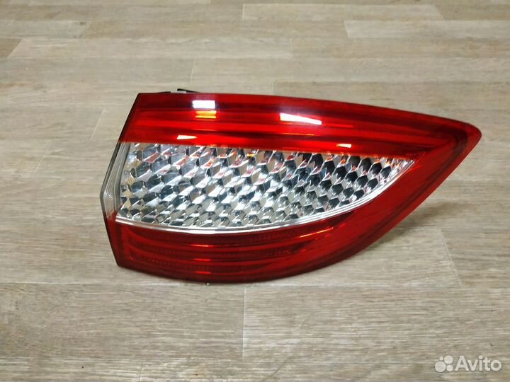Фонарь задний правый наружный Ford Mondeo 4 SW