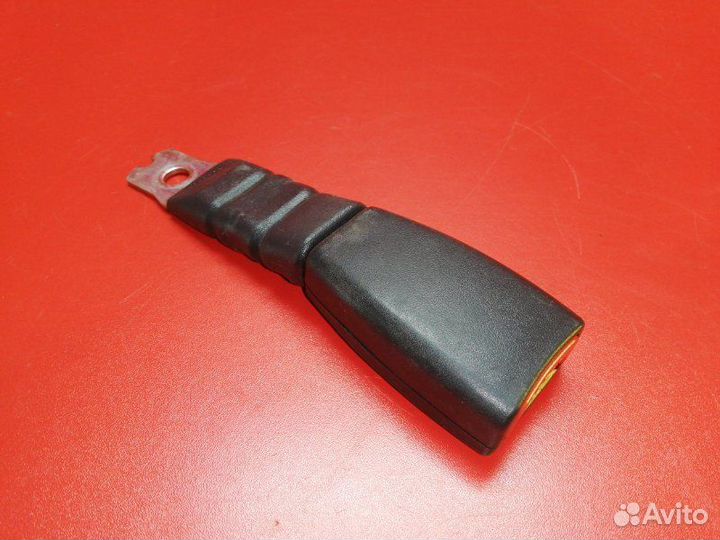 Ответная часть ремня безопасности передняя левая