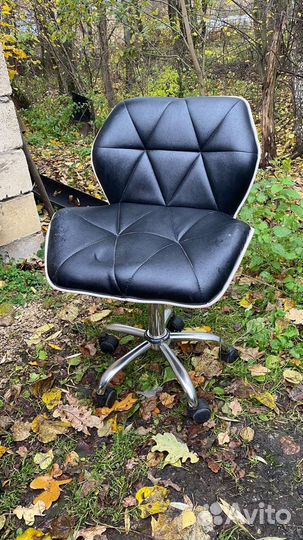 Кресло для мастера маникюра бу