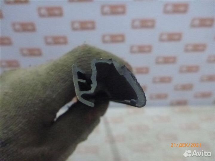 Уплотнитель стекла двери бархотка передний левый