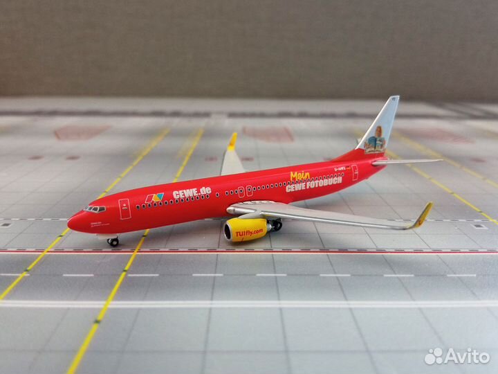 Модель самолета herpa 1:500 523851 Боинг 737