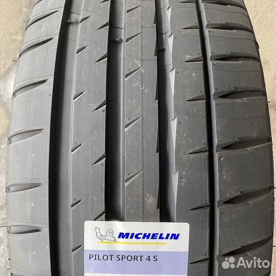 Michelin Pilot Sport 4 S 285/35 R19 103Y