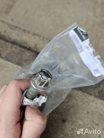 Болты колесные под звезду оригинальные mercedes