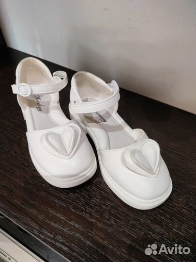 Сандалии для девочки